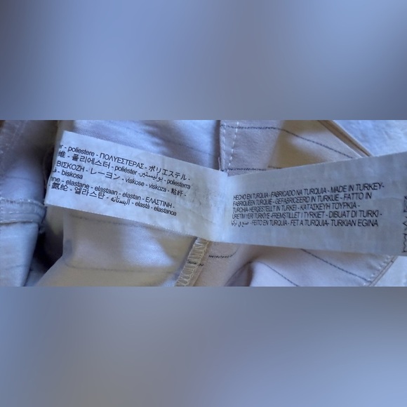 Zara Pleated Skort features a high waist, wrap front, side buckle, pleat details - Picture 13 of 16